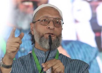 PM मोदी के गढ़ में ओवैसी की सियासी दस्तक, वाराणसी की 3 सीटों पर AIMIM की तैयारी, क्या बदलेगा समीकरण?