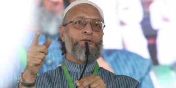 PM मोदी के गढ़ में ओवैसी की सियासी दस्तक, वाराणसी की 3 सीटों पर AIMIM की तैयारी, क्या बदलेगा समीकरण?
