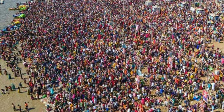 दुनिया झुकी संगम नगरी के आगे, 20 लाख विदेशी पहुंचे प्रयागराज, UP बना ग्लोबल आस्था हब