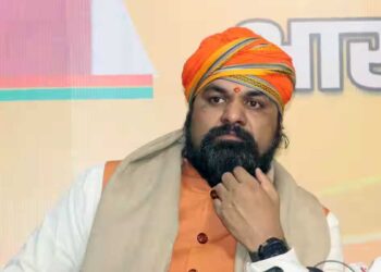 बिहार में CM की कुर्सी पर कौन बैठेगा, दिल्ली की बैठक से पहले सियासी हलचल तेज