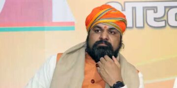 बिहार में CM की कुर्सी पर कौन बैठेगा, दिल्ली की बैठक से पहले सियासी हलचल तेज