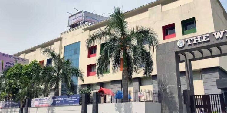 125 करोड़ की स्कूल बिल्डिंग पर IT का एक्शन, नोएडा के The Wisdom Tree School को बेनामी घोषित, अभिभावकों में बढ़ी चिंता