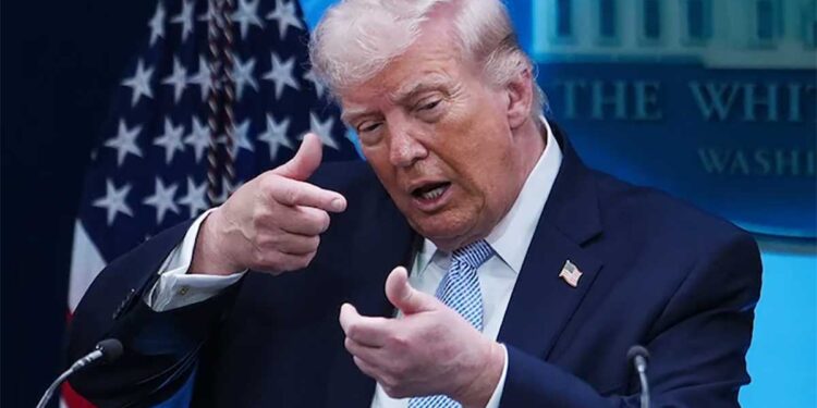 होर्मुज में US की सीधी कार्रवाई शुरू, जहाजों की नाकेबंदी, रूस-चीन की हलचल से वॉर का खतरा गहराया