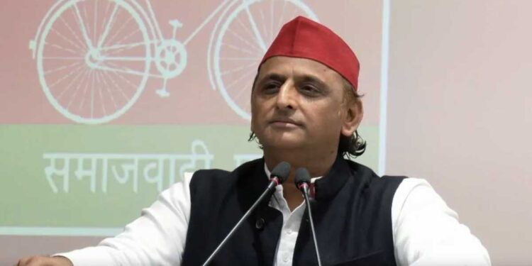 यूपी 2027 पर सियासी बवाल, योगी नहीं होंगे चेहरा-अखिलेश यादव के दावे से गरमाई राजनीति