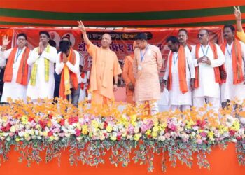 बंगाल को अराजकता से आज़ाद करना होगा, चुनावी मंच से गरजे योगी, TMC पर लगाए गंभीर आरोप