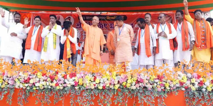 बंगाल को अराजकता से आज़ाद करना होगा, चुनावी मंच से गरजे योगी, TMC पर लगाए गंभीर आरोप