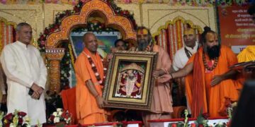 मथुरा दौरे में CM योगी का बड़ा संदेश, संतों की एकता ने बदल दी अयोध्या की किस्मत