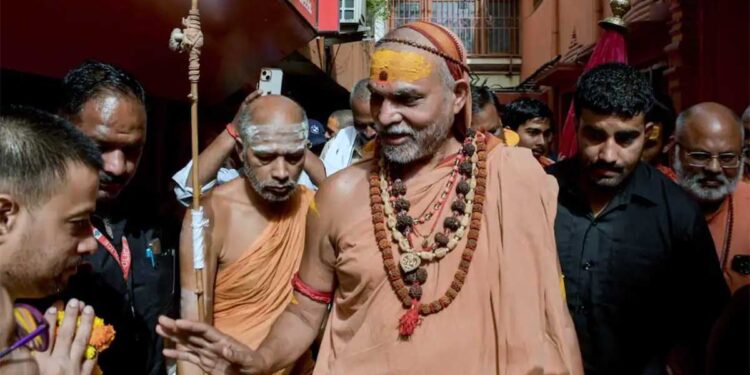 महोबा में शंकराचार्य का बड़ा बयान, धीरेंद्र शास्त्री की गौ यात्रा को बताया ‘दिल से जुड़ा मुद्दा’