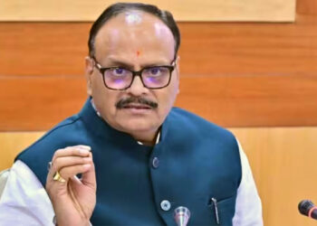 UP में डॉक्टरों पर सरकार का प्रहार, डिप्टी CM ब्रजेश पाठक के आदेश पर 5 डॉक्टर बर्खास्त