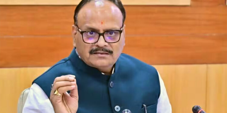 UP में डॉक्टरों पर सरकार का प्रहार, डिप्टी CM ब्रजेश पाठक के आदेश पर 5 डॉक्टर बर्खास्त