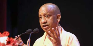 PM मोदी की अपील के बाद यूपी में बड़ा एक्शन, CM योगी ने घटाए मंत्रियों के काफिले, WFH पर भी जारी हुए निर्देश