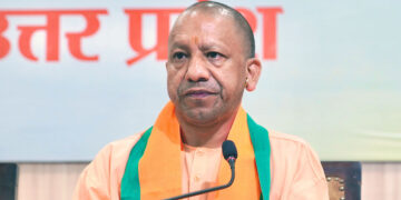 गड्ढों पर सख्त हुए CM योगी, जल जीवन मिशन में लापरवाही पर एक्शन, DM को दिया बड़ा आदेश