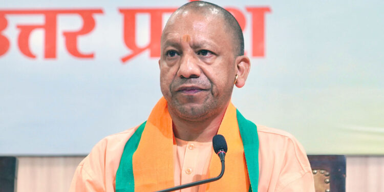 गड्ढों पर सख्त हुए CM योगी, जल जीवन मिशन में लापरवाही पर एक्शन, DM को दिया बड़ा आदेश