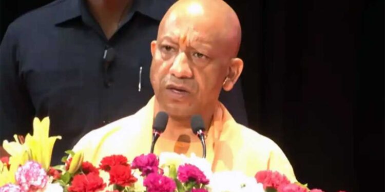 काम के बदले दाम नहीं दिया तो होगा काम तमाम, मजदूर दिवस पर CM योगी का सख्त संदेश