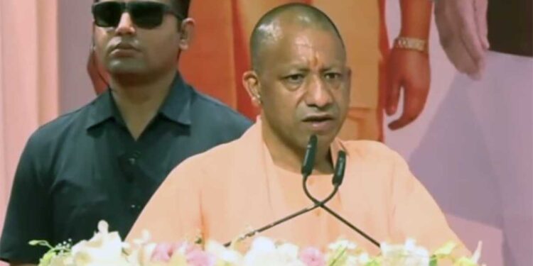 पुलिस प्रोजेक्ट्स में लापरवाही बर्दाश्त नहीं, CM Yogi ने अधिकारियों को दिया सख्त अल्टीमेटम