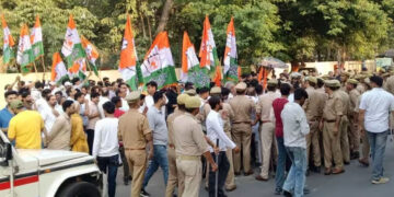 मुजफ्फरनगर में सियासी टकराव, किसान नौजवान बचाओ यात्रा रोके जाने पर सड़क पर उतरे कार्यकर्ता