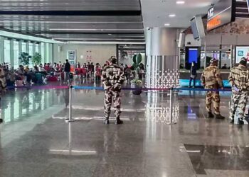 दुबई उड़ान से पहले बड़ा खुलासा, लखनऊ एयरपोर्ट पर यात्री के बैग से मिला अवैध तमंचा, मचा हड़कंप