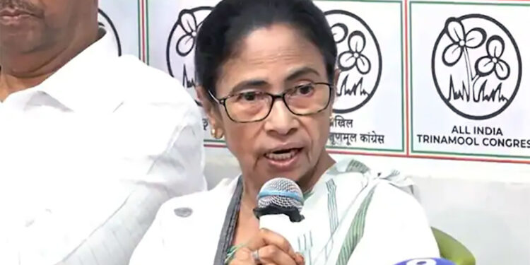 ‘इस्तीफा नहीं दूंगी, चाहें बर्खास्त कर दो’, ममता बनर्जी का सख्त रुख, विधायकों को दिया काला कपड़ा पहनने का निर्देश
