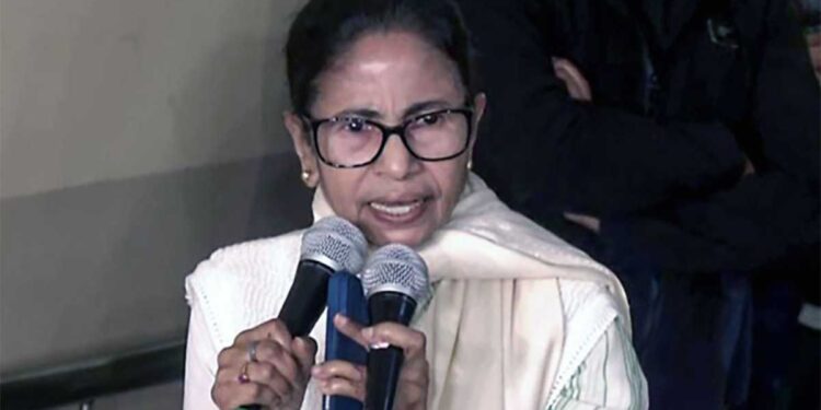 बंगाल में दो सांसदों पर हमले से मचा सियासी बवाल! ममता बनर्जी ने BJP पर लगाए गंभीर आरोप