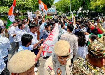 NEET विवाद ने पकड़ा तूल, सड़कों पर उतरे छात्र संगठन, शिक्षा मंत्री के इस्तीफे की उठी मांग