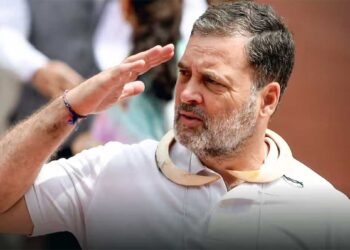 ‘वायनाड अगला अमेठी बन जाएगा...’ राहुल-प्रियंका के खिलाफ पोस्टरों से गरमाई कांग्रेस, CM चेहरे पर बढ़ा सस्पेंस