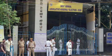 मतगणना से पहले बंगाल में बवाल, भवानीपुर में स्ट्रॉन्ग रूम के पास BJP झंडे वाली कार पर घमासान