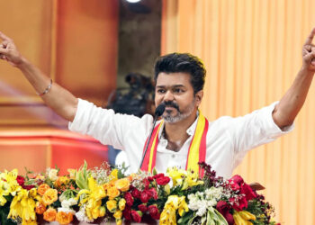 Tamil Nadu Election Result 2026: तमिलनाडु में नई सियासी कहानी, विजय के वादों ने बदला खेल, DMK-AIADMK को पीछे छोड़ा