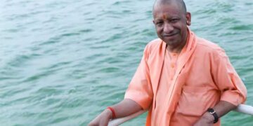 गोरखनाथ मंदिर में CM योगी का जनता दरबार! 150 लोगों की सुनी फरियाद, अधिकारियों को दी सख्त चेतावनी