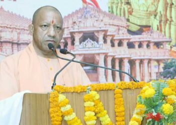 सीएम योगी बोले- कोविड की तरह मिलकर करना होगा इस संकट का सामना, WFH और पब्लिक ट्रांसपोर्ट पर दिया जोर
