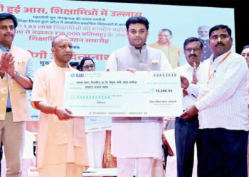 गोरखपुर में CM योगी का बड़ा ऐलान, शिक्षामित्रों का बढ़ाया मानदेय, सम्मान समारोह में दी कई सौगातें