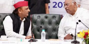 INDIA Bloc Meeting में अखिलेश यादव को मिली बड़ी जिम्मेदारी! खरगे बोले- 'अब अखिलेश जी...', सपा-कांग्रेस रिश्तों पर बड़ा संकेत