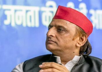 SP में बढ़ी अंदरूनी कलह! अखिलेश यादव के सामने ही भिड़े सांसद रुचि वीरा और विधायक कमाल अख्तर, हुई तीखी बहस