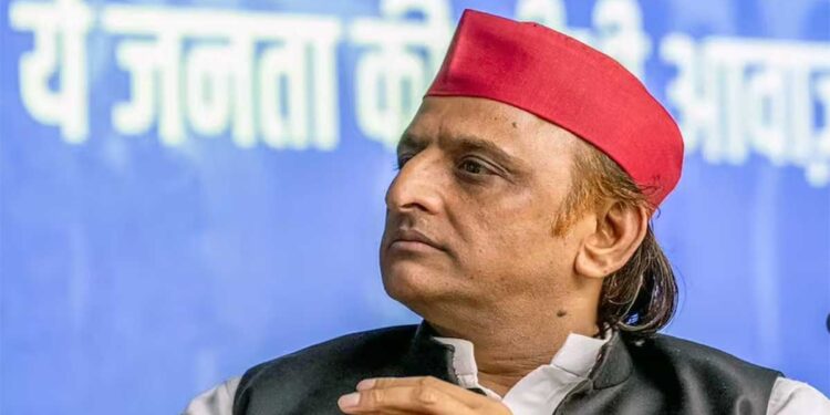 SP में बढ़ी अंदरूनी कलह! अखिलेश यादव के सामने ही भिड़े सांसद रुचि वीरा और विधायक कमाल अख्तर, हुई तीखी बहस