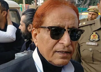 आजम खान की बढ़ीं मुश्किलें! जौहर ट्रस्ट पर इनकम टैक्स का शिकंजा, टैक्स छूट रद्द करने को भेजा नोटिस