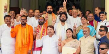 Bihar MLC Election 2026: पवन सिंह समेत सभी 10 उम्मीदवार निर्विरोध निर्वाचित, दीपक प्रकाश की कुर्सी पर संकट