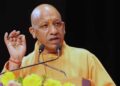 लखनऊ में CM योगी का कांग्रेस पर बड़ा हमला! बोले- ‘लोकतंत्र का गला घोंटने का पाप किया’, मुलायम-लालू परिवार को भी घेरा
