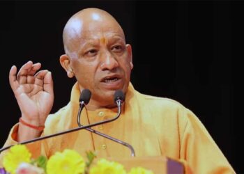 लखनऊ में CM योगी का कांग्रेस पर बड़ा हमला! बोले- ‘लोकतंत्र का गला घोंटने का पाप किया’, मुलायम-लालू परिवार को भी घेरा