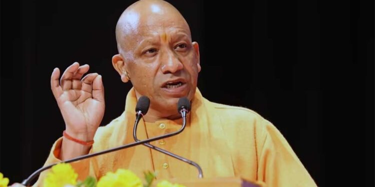 लखनऊ में CM योगी का कांग्रेस पर बड़ा हमला! बोले- ‘लोकतंत्र का गला घोंटने का पाप किया’, मुलायम-लालू परिवार को भी घेरा