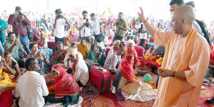 UP Samuhik Vivah Yojana: दुल्हनों के लिए बड़ा तोहफा! अब खुद खरीद सकेंगी पायल-बिछिया, खाते में आएंगे अतिरिक्त 4 हजार रुपये