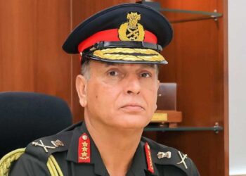 New Army Chief: 30 साल बाद ‘टैंक कमांडर’ के हाथों में भारतीय सेना की कमान, जानिए कौन हैं नए Army Chief लेफ्टिनेंट जनरल धीरज सेठ