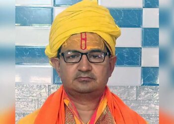 राम मंदिर के बाद अब कृष्ण जन्मभूमि के चढ़ावे पर सवाल! खून से पत्र लिखकर CM योगी से मांगी CBI जांच