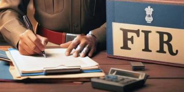 नकल करते पकड़े गए छात्र का बवाल! दरोगा पिता और मामा पर कॉलेज में घुसकर शिक्षकों को पीटने का आरोप, दर्ज हुई FIR