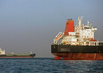 Strait of Hormuz पर Iran की सख्त चेतावनी! कई जहाजों ने बदला रास्ता, जानिए 24 घंटे में कितने Vessel गुजरे