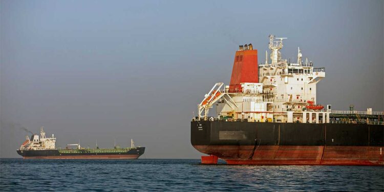 Strait of Hormuz पर Iran की सख्त चेतावनी! कई जहाजों ने बदला रास्ता, जानिए 24 घंटे में कितने Vessel गुजरे
