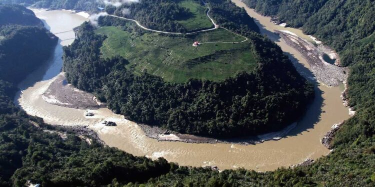 China Dam Project: भारत की सीमा के पास चीन का बड़ा कदम, ब्रह्मपुत्र पर मेगा डैम से बढ़ी चिंता