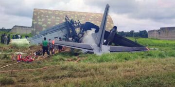 IAF Plane Crash: जोरहाट में AN-32 हादसे से देश स्तब्ध, 5 एयर वॉरियर्स शहीद, लैंडिंग के दौरान दो हिस्सों में टूटा विमान