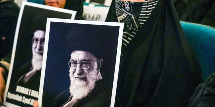 Ayatollah Ali Khamenei Funeral: खामेनेई की अंतिम विदाई में भारत का प्रतिनिधित्व करेंगे बिहार के राज्यपाल और विदेश राज्यमंत्री, 4 से 9 जुलाई तक होंगे कार्यक्रम