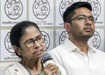 TMC में बढ़ा अंदरूनी संकट! अभिषेक बनर्जी को कांग्रेस नेता की नसीहत, बोले- 'आप बड़े नेता हो सकते हैं लेकिन...'