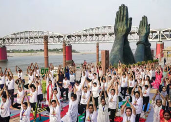 International Yoga Day 2026: यूपी में बनेगा नया रिकॉर्ड! 1.42 करोड़ छात्र एक साथ करेंगे योग, स्कूलों में दिखेगा योगमय माहौल