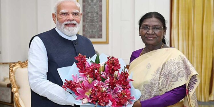 PM मोदी की राष्ट्रपति मुर्मू से मुलाकात ने बढ़ाई सियासी हलचल! क्या मोदी कैबिनेट में होने वाला है बड़ा फेरबदल?